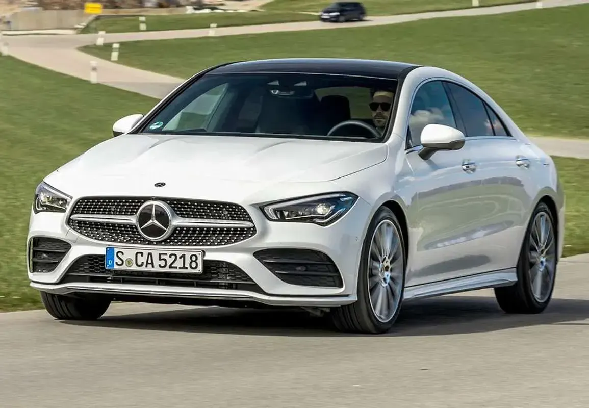 Usado Mercedes CLA180 136 CV (100 kW) 2020 Blanco Coupe