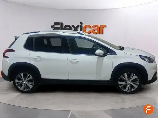 Usado Peugeot 2008 Active 100 CV (73 kW) 2019 Blanco SUV
