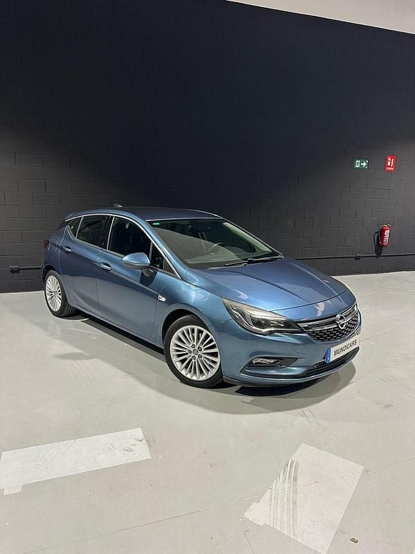 Usado Opel Astra Excellence 136 CV (100 kW) 2016 Azul Berlina