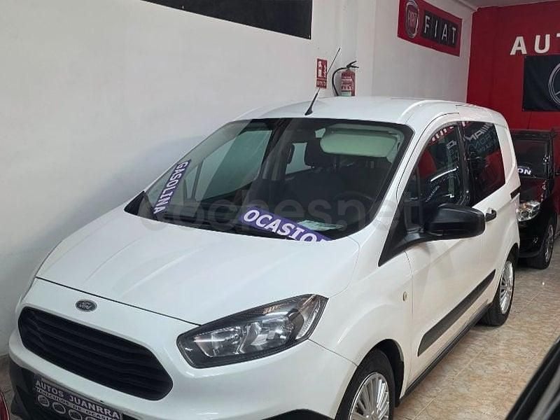 Usado Ford Tourneo Courier Ambiente 100 CV (73 kW) 2017 Blanco Monovolumen
