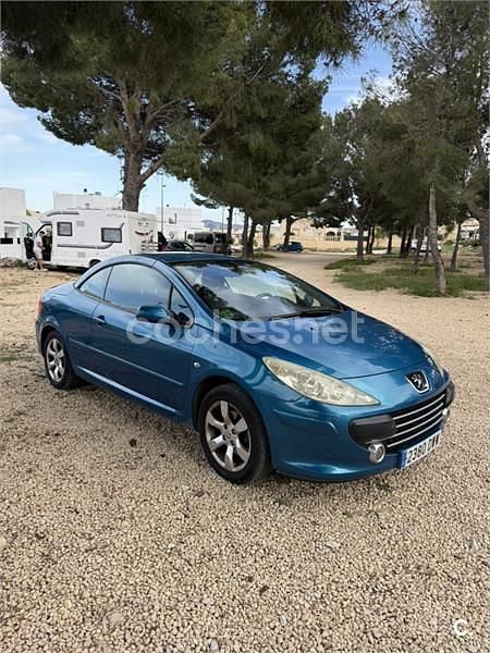 Usado Peugeot 307 CC 110 CV (80 kW) 2006 Azul Descapotable