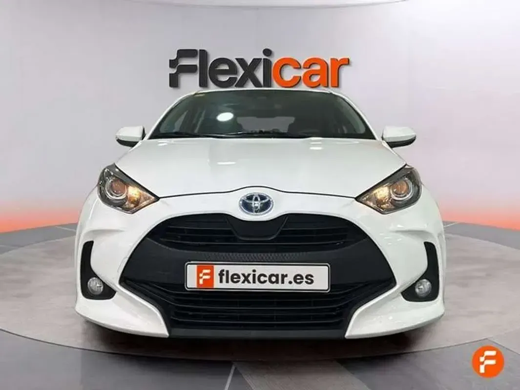 Usado Toyota Yaris Active 99 CV (72 kW) 2020 Blanco Utilitario