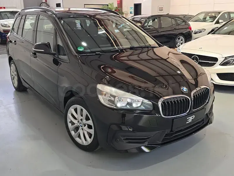 Usado BMW 218 150 CV (110 kW) 2018 Negro Familiar