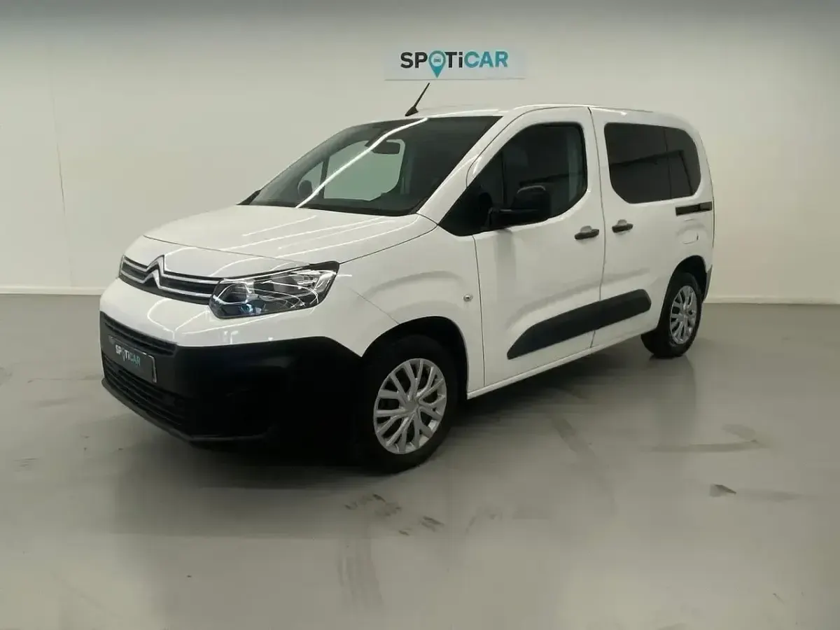 Usado Citroën Berlingo Live 102 CV (75 kW) 2021 Blanco Monovolumen