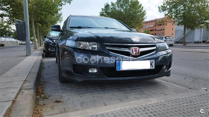 Usado Honda Accord Executive 190 CV (139 kW) 2006 Gris / plata Familiar