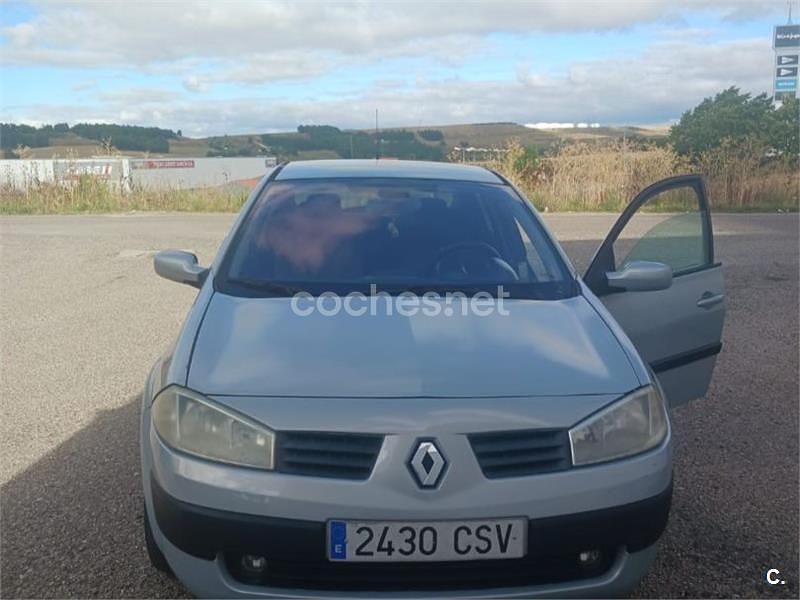Gris / plata Usado 2004 Renault Mégane II Dynamique Berlina | 1700 € (Buen precio) - Imagen 1/4