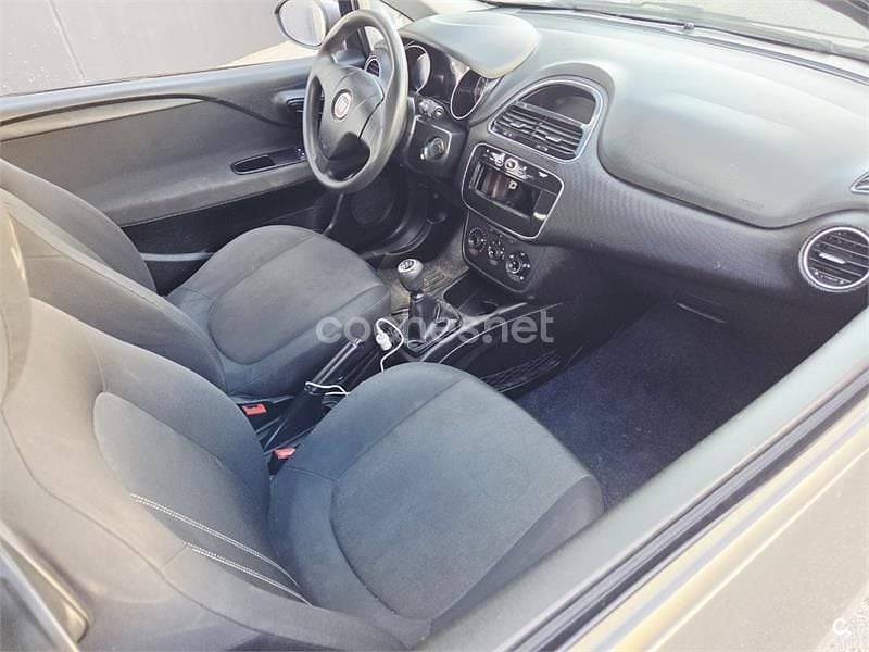 Usado Fiat Punto Young 69 CV (50 kW) 2016 Negro Utilitario