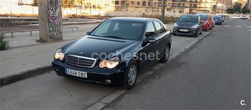 Usado Mercedes C220 Classic 125 CV (91 kW) 2000 Azul Berlina