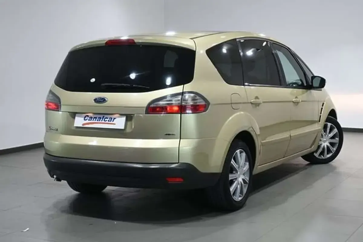 Usado Ford S-MAX Titanium 140 CV (102 kW) 2007 Amarillo Monovolumen