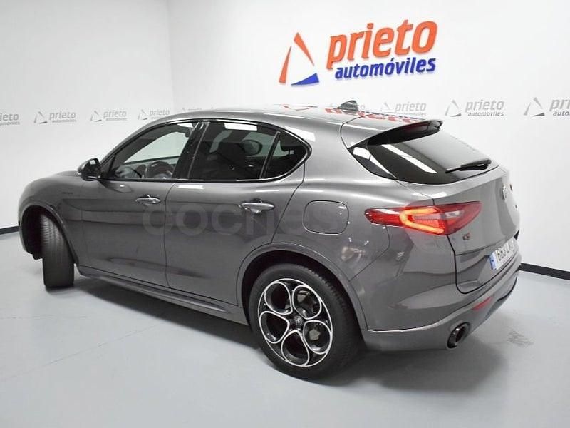 Usado Alfa Romeo Stelvio Veloce 210 CV (154 kW) 2022 Gris / plata SUV