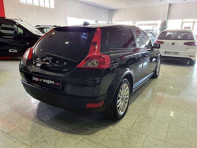 Usado Volvo C30 Summum 115 CV (84 kW) 2012 Negro Utilitario