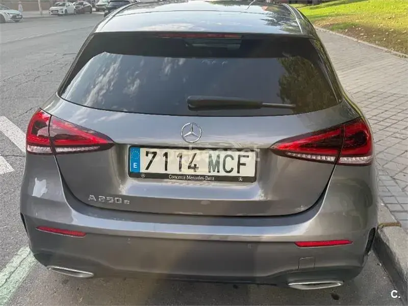 Usado Mercedes A250 218 CV (160 kW) 2022 Gris / plata Berlina