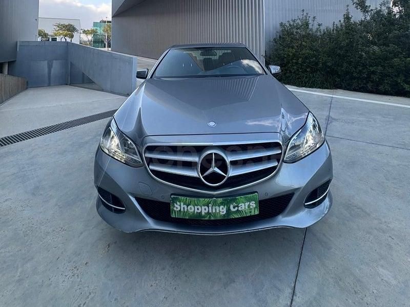 Usado Mercedes E220 Avantgarde 170 CV (125 kW) 2014 Gris / plata Berlina