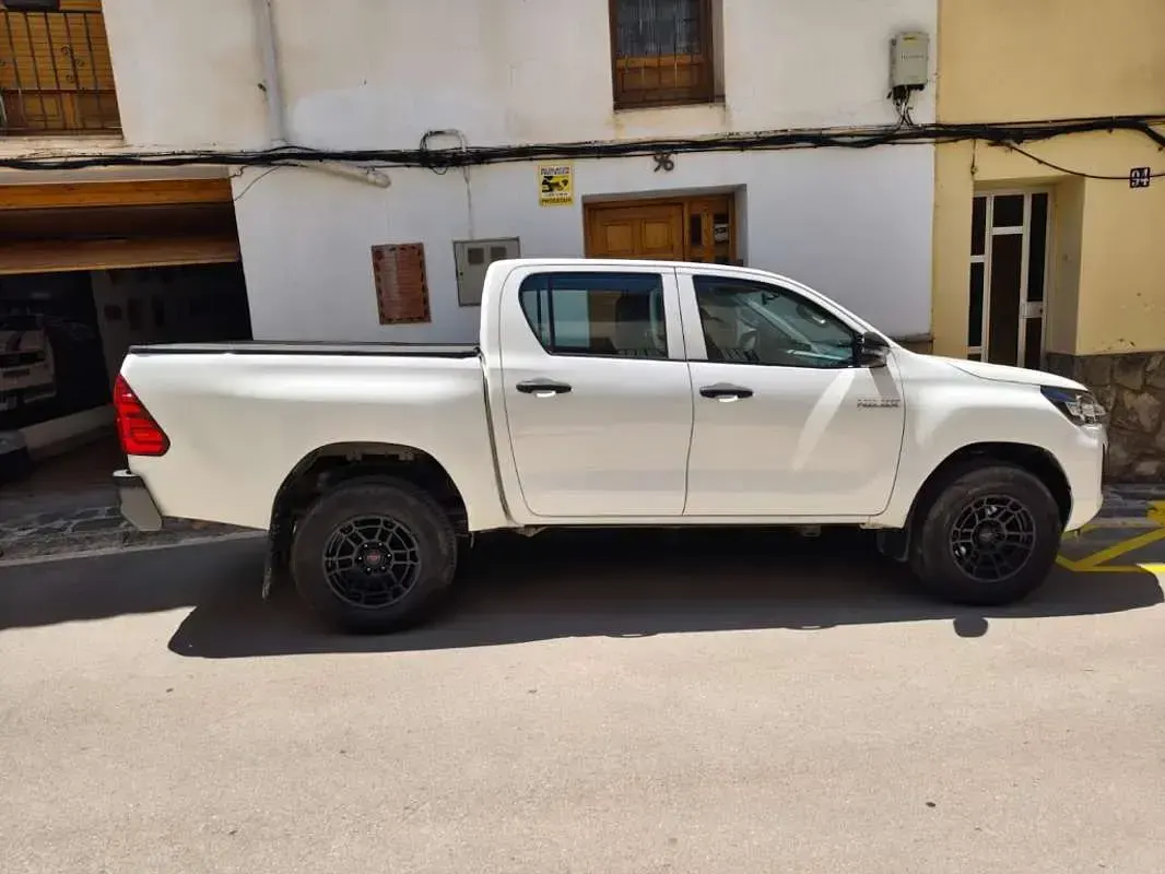 Usado Toyota HiLux 150 CV (110 kW) 2022 Blanco Pickup/Camioneta