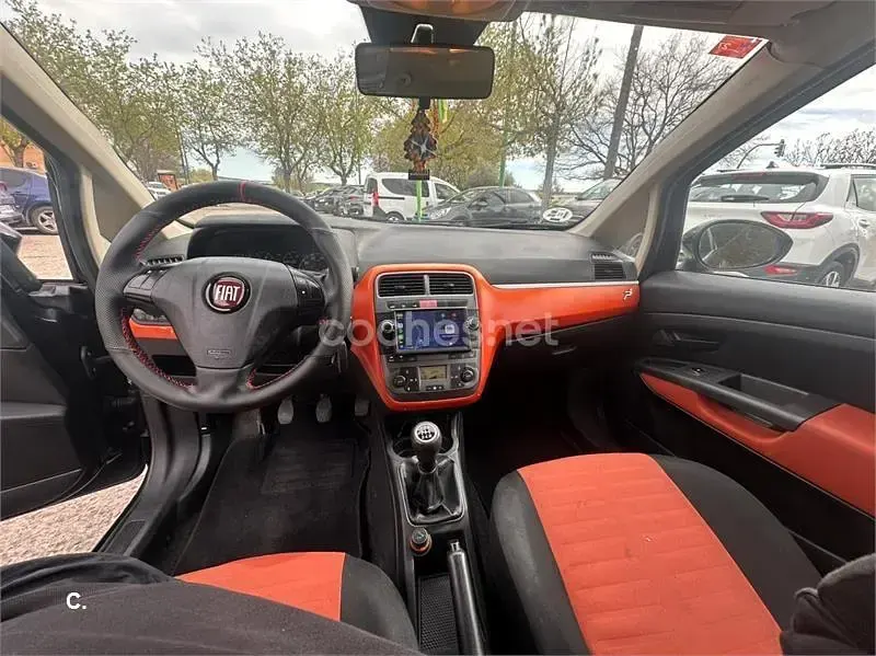 Usado Fiat Grande Punto Active 75 CV (55 kW) 2005 Negro Utilitario