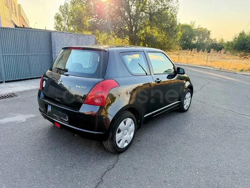 Usado Suzuki Swift GL 92 CV (67 kW) 2007 Negro Utilitario