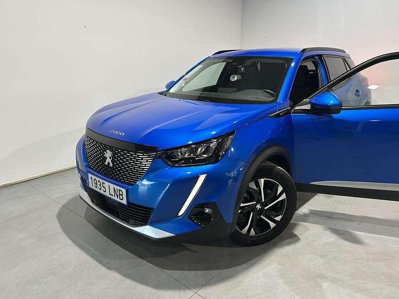 Usado Peugeot 2008 Allure 101 CV (74 kW) 2021 Azul SUV