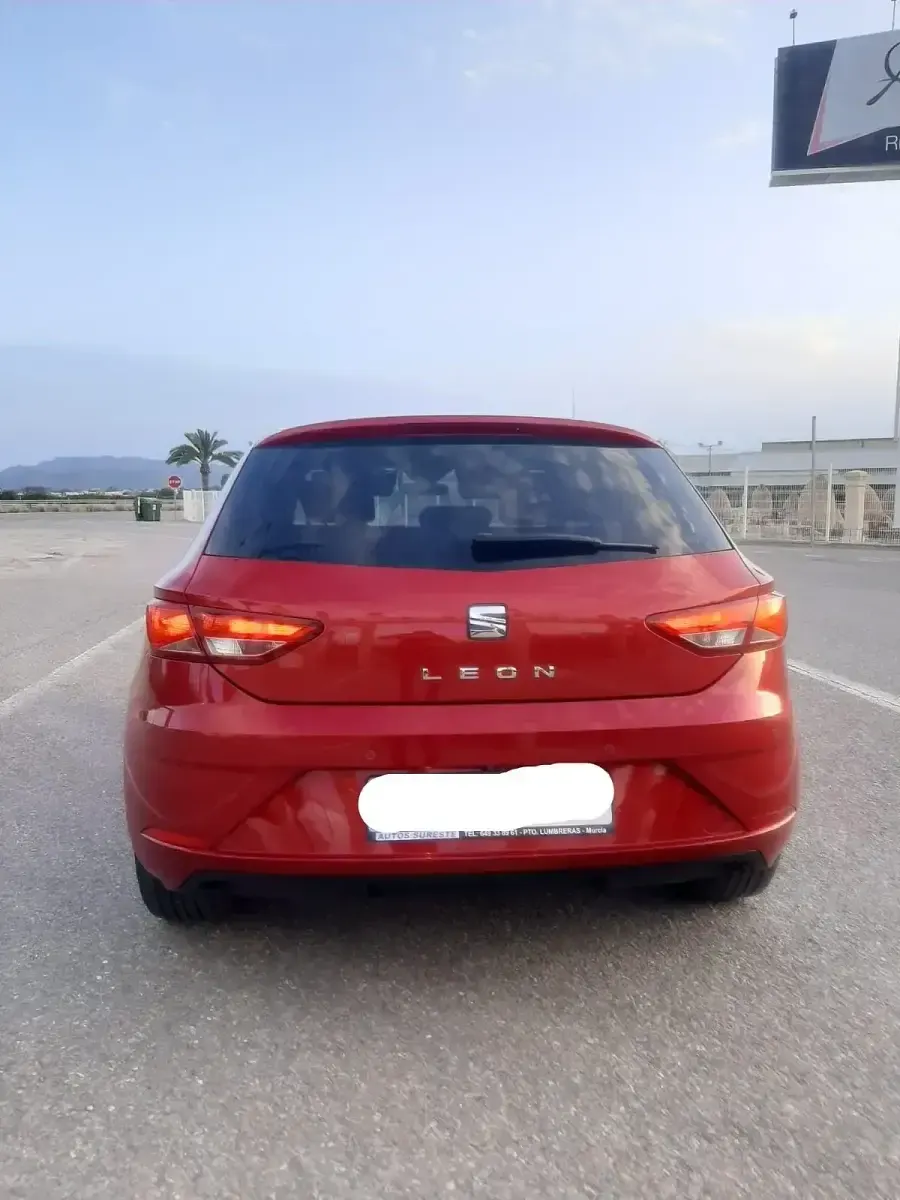 Usado Seat Leon Reference 115 CV (84 kW) 2018 Rojo