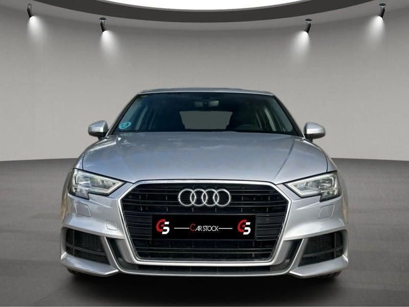 Usado Audi A3 S-Line 150 CV (110 kW) 2019 Gris / plata Berlina