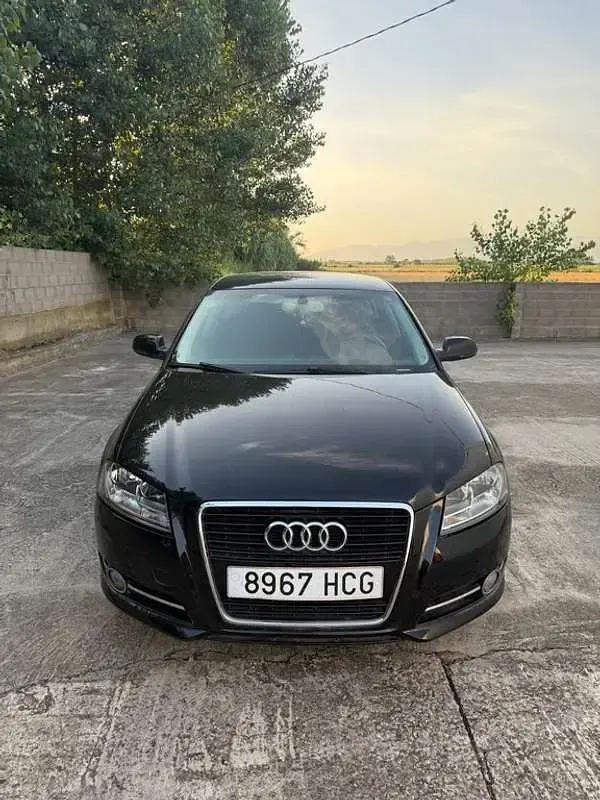 Usado Audi A3 Ambiente 105 CV (77 kW) 2011 Negro Utilitario