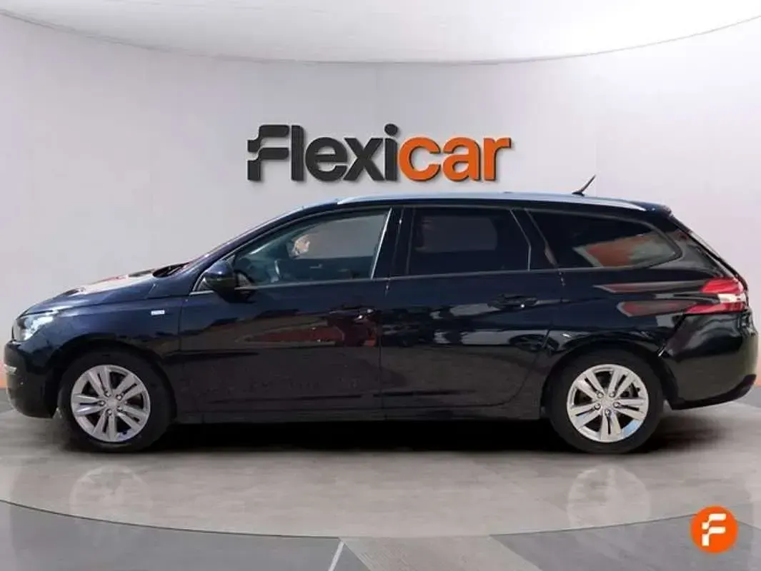 Usado Peugeot 308 SW Style 131 CV (96 kW) 2017 Negro Familiar
