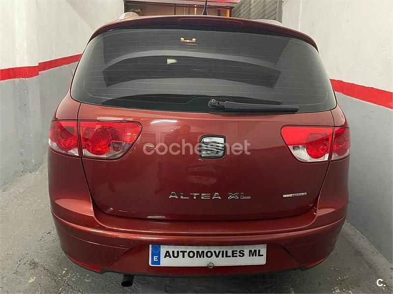 Usado Seat Altea Ecomotive 105 CV (77 kW) 2010 Granate Monovolumen