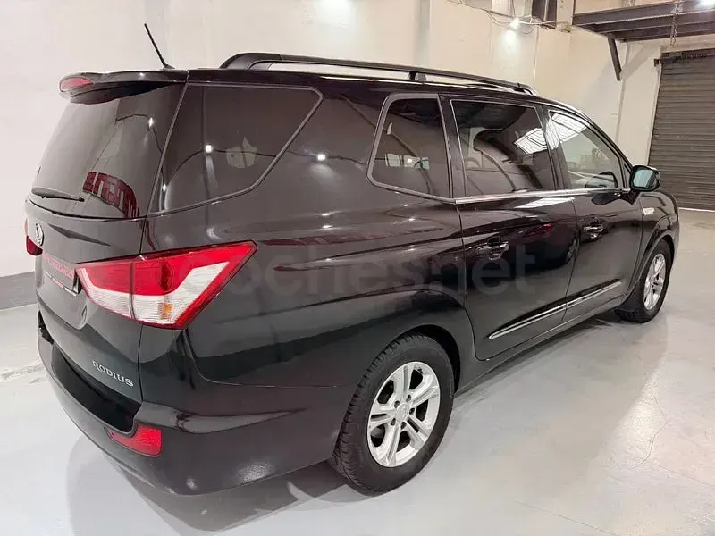 Usado SsangYong Rodius Limited 178 CV (130 kW) 2016 Negro Monovolumen