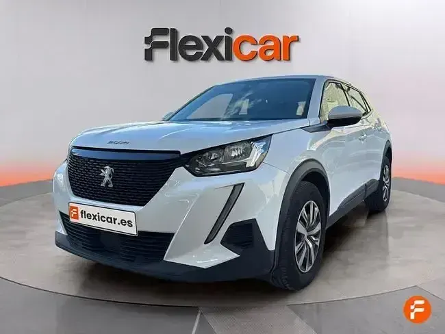 Usado Peugeot 2008 Active 110 CV (80 kW) 2021 Gris SUV