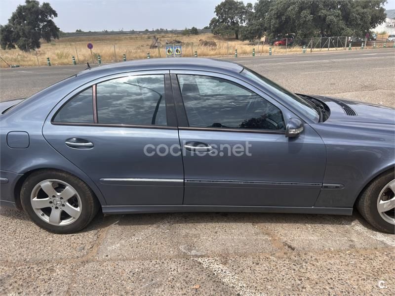 Azul Usado 2004 Mercedes E320 Elegance Berlina | 3100 € (Caro) - Imagen 1/4