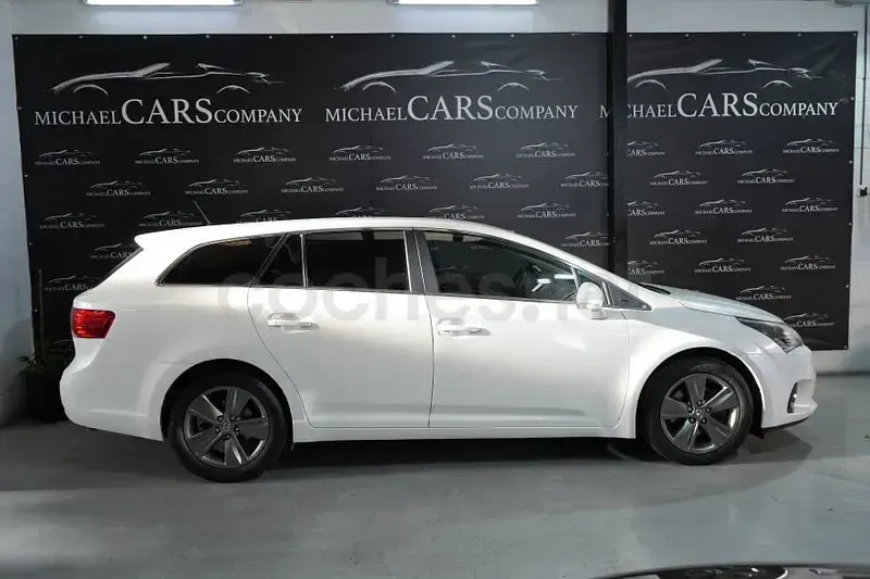 Usado Toyota Avensis Executive 150 CV (110 kW) 2014 Blanco Familiar