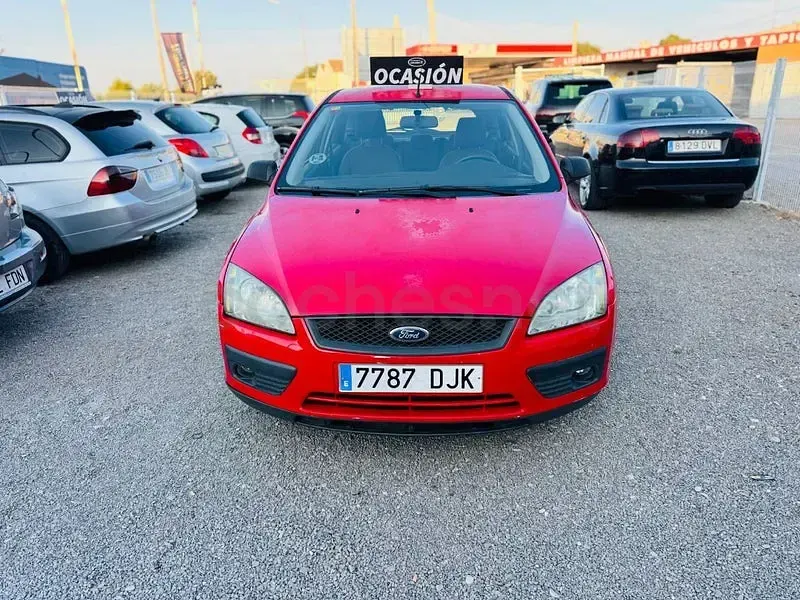Usado Ford Focus Ghia 115 CV (84 kW) 2006 Rojo Berlina