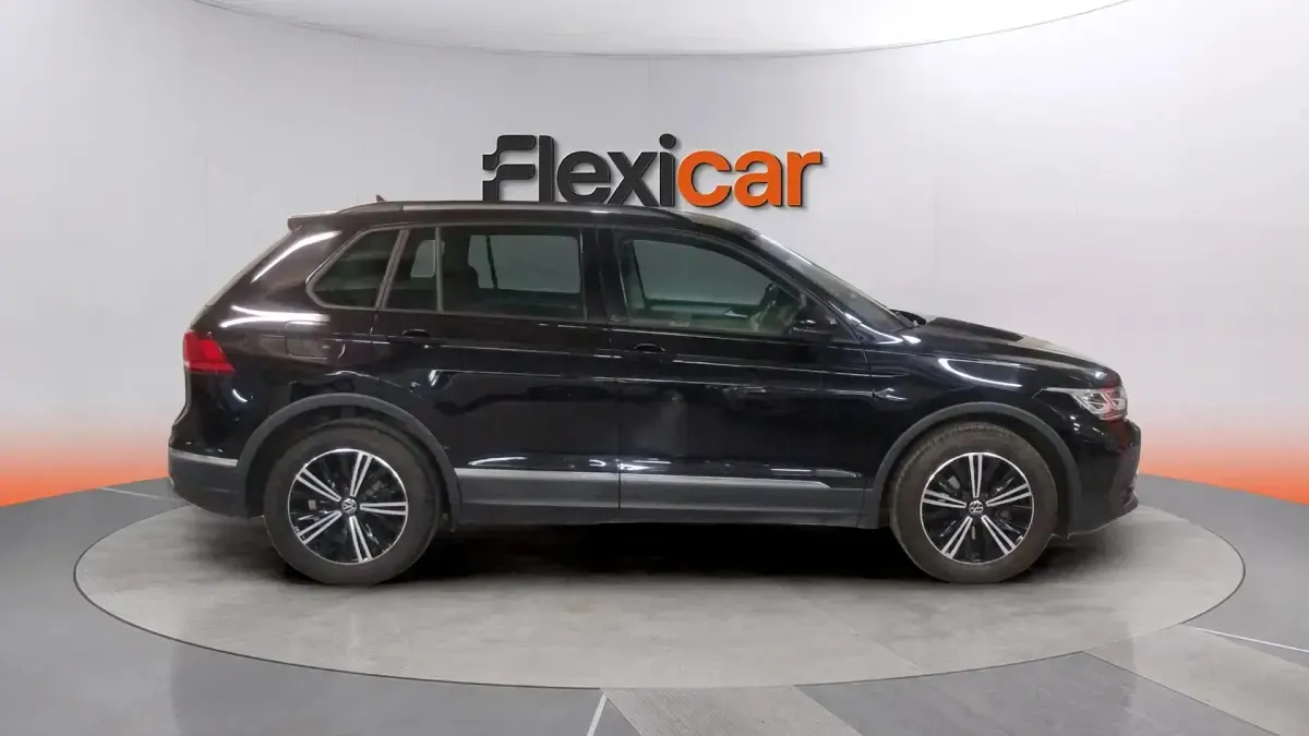 Usado VW Tiguan Life 150 CV (110 kW) 2021 Negro SUV