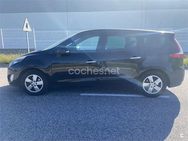 Usado Renault Scénic III Bose Edition 130 CV (95 kW) 2011 Negro Monovolumen