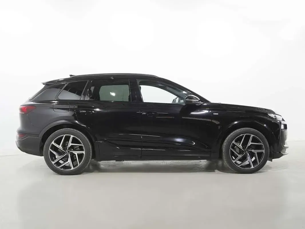 Usado Audi Q6 e-tron Performance 225 kW (306 CV) 2025 Negro SUV