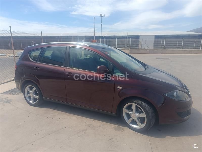 Usado Seat Altea XL Sport 140 CV (102 kW) 2006 Granate Monovolumen