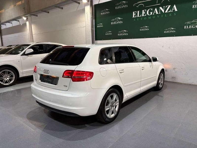 Usado Audi A3 Sportback Ambition 105 CV (77 kW) 2011 Blanco Utilitario