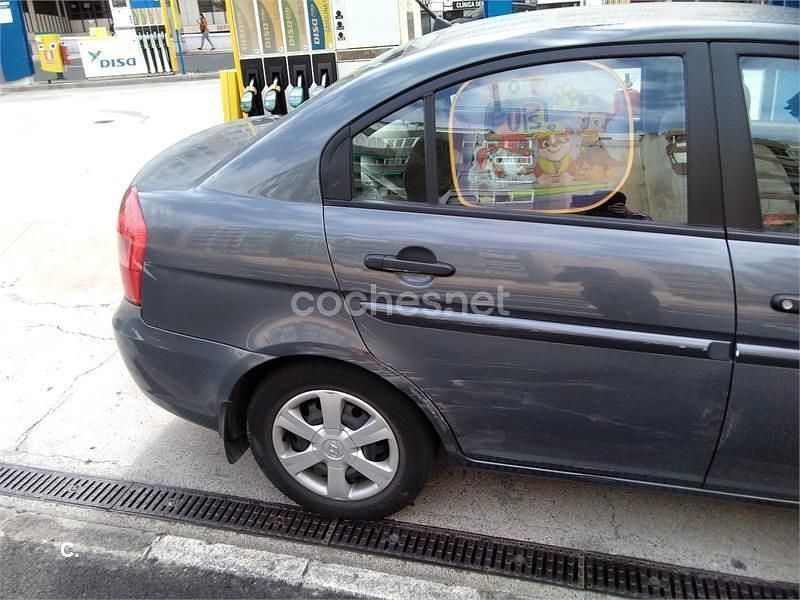 Usado Hyundai Accent 97 CV (71 kW) 2007 Gris / plata Berlina