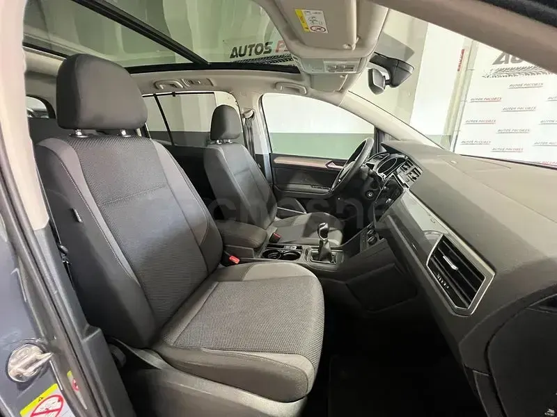 Usado VW Touran Sportline 122 CV (89 kW) 2021 Gris / plata Monovolumen