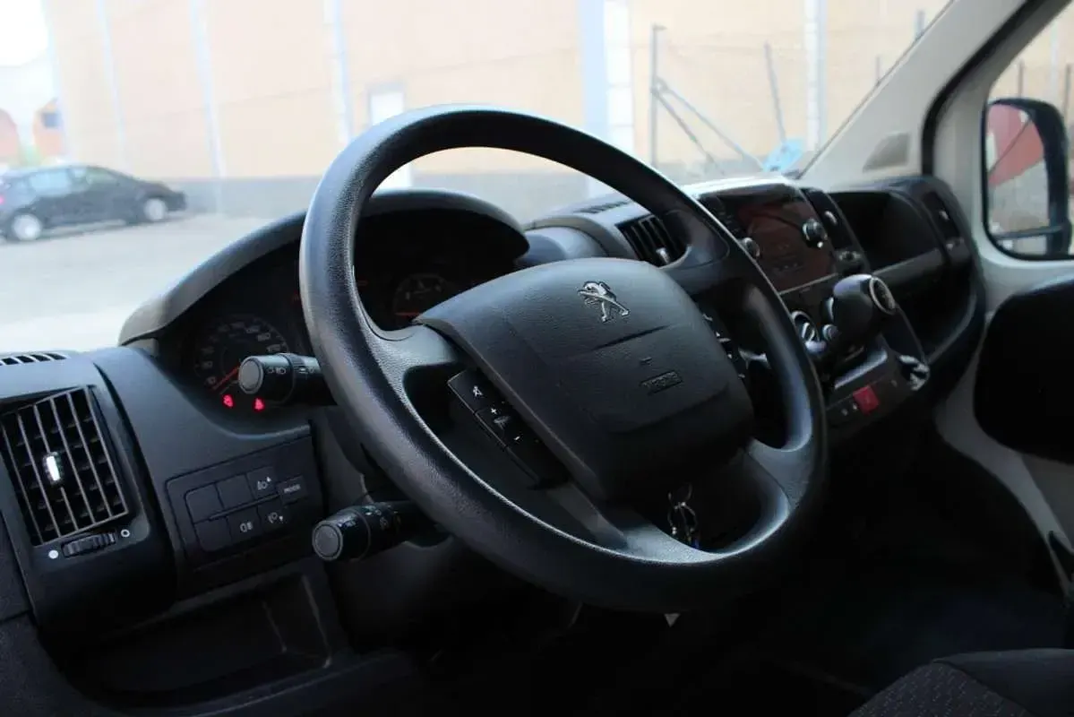 Usado Peugeot Boxer 110 CV (80 kW) 2019 Blanco Van