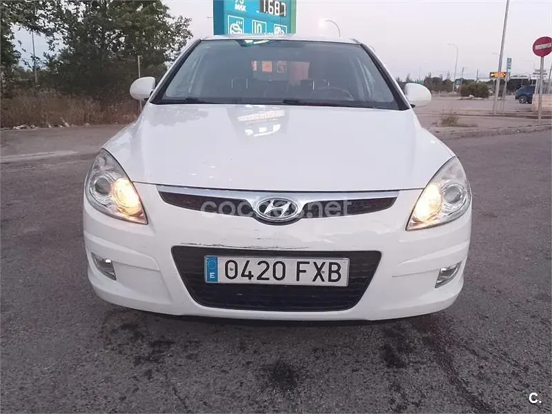 Usado Hyundai i30 Comfort 109 CV (80 kW) 2007 Blanco Utilitario