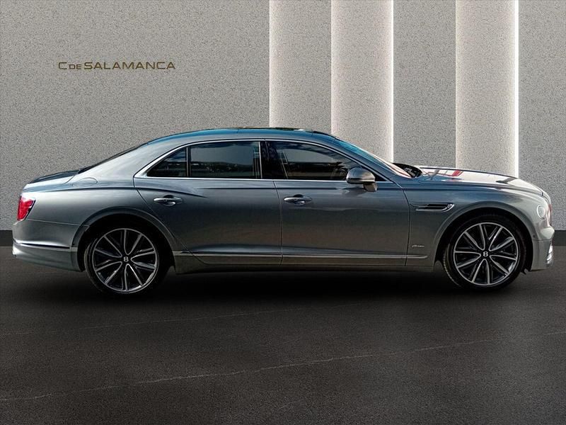 Usado Bentley Flying Spur 551 CV (405 kW) 2024 Gris metalizado Berlina
