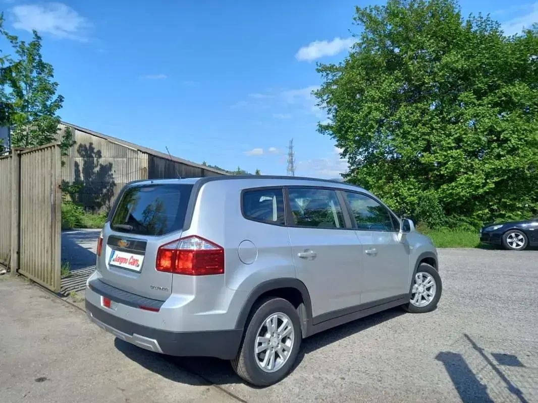 Usado Chevrolet Orlando LT 131 CV (96 kW) 2013 Gris Monovolumen