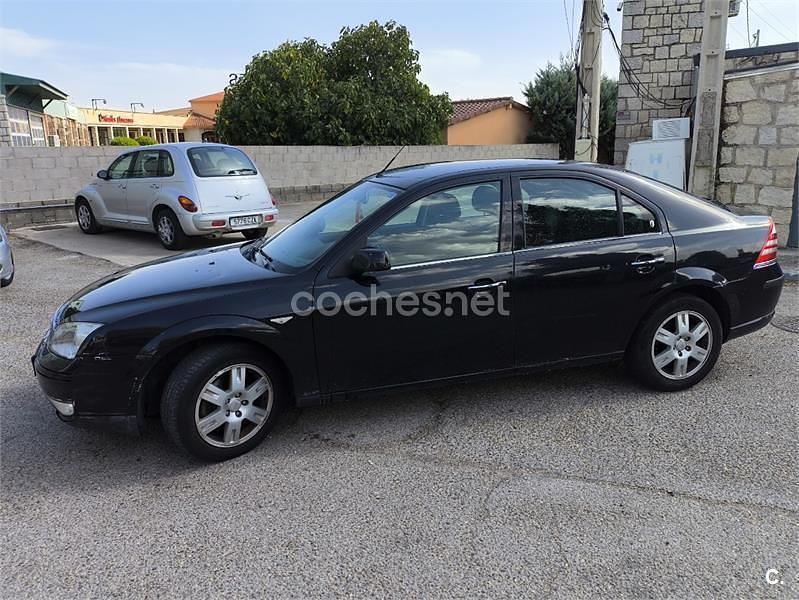 Usado Ford Mondeo Trend 130 CV (95 kW) 2006 Negro Berlina