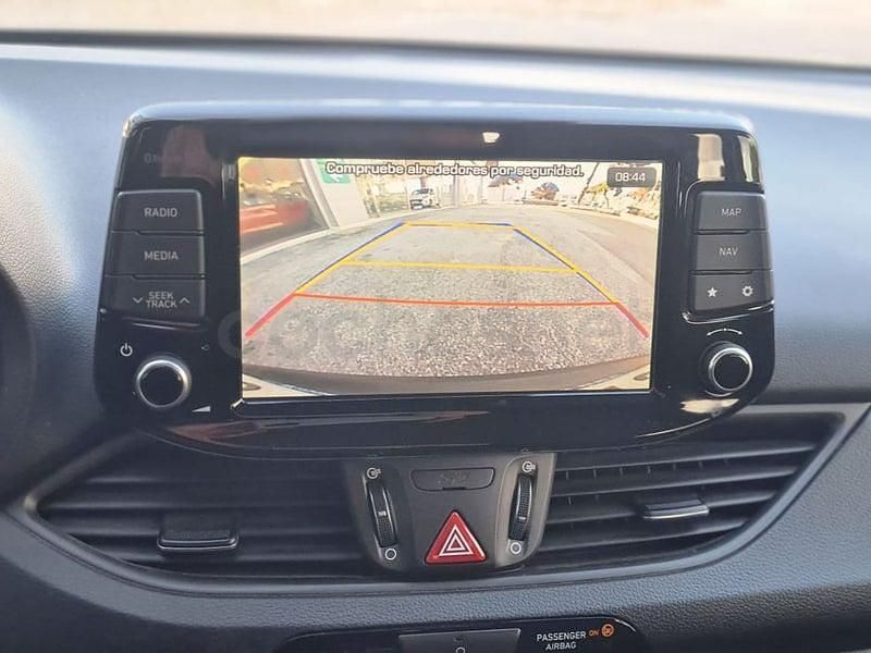 Usado Hyundai i30 120 CV (88 kW) 2018 Negro Berlina