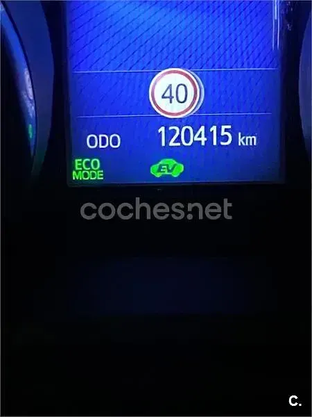 Usado Toyota Auris Hybrid Active 136 CV (100 kW) 2018 Blanco Familiar
