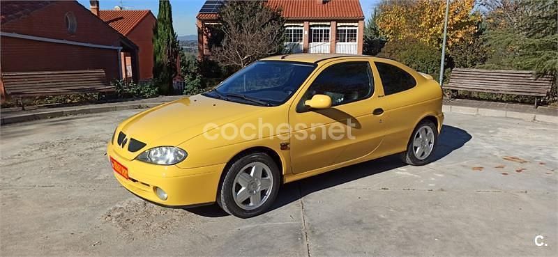 Begagnad Renault Mégane Coupé 110 HK (80 kW) 2000 Gul Sportkupé