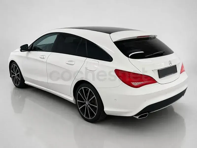 Usado Mercedes CLA180 Shooting Brake 122 CV (89 kW) 2015 Blanco Familiar