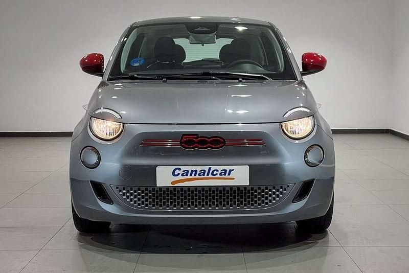 Usado Fiat 500e Red 86 kW (118 CV) 2023 Gris Utilitario