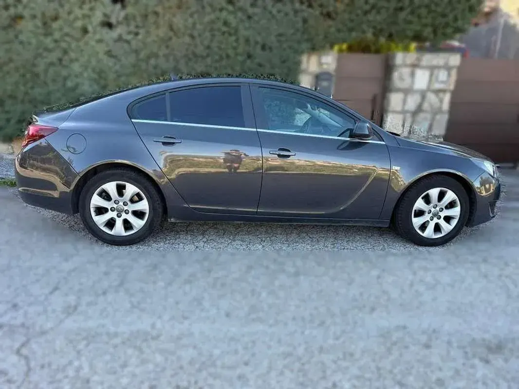 Usado Opel Insignia Excellence 140 CV (102 kW) 2015 Gris Berlina