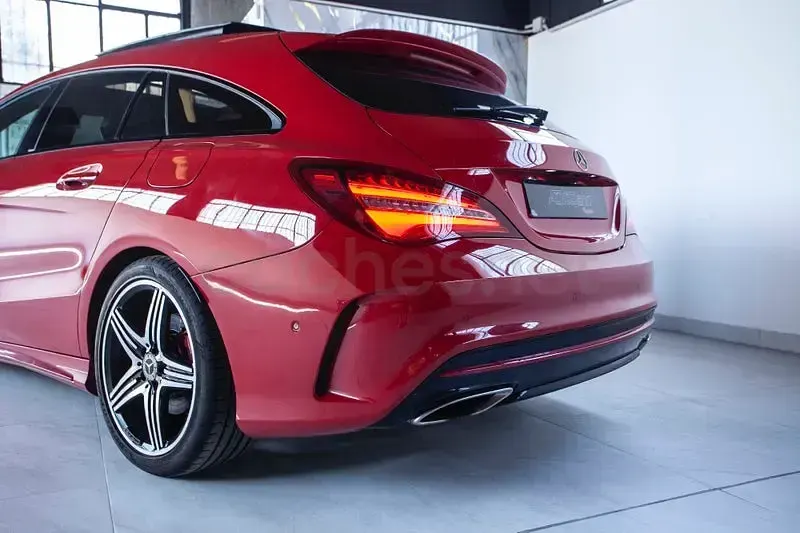 Usado Mercedes CLA250e Shooting Brake 218 CV (160 kW) 2017 Rojo Familiar